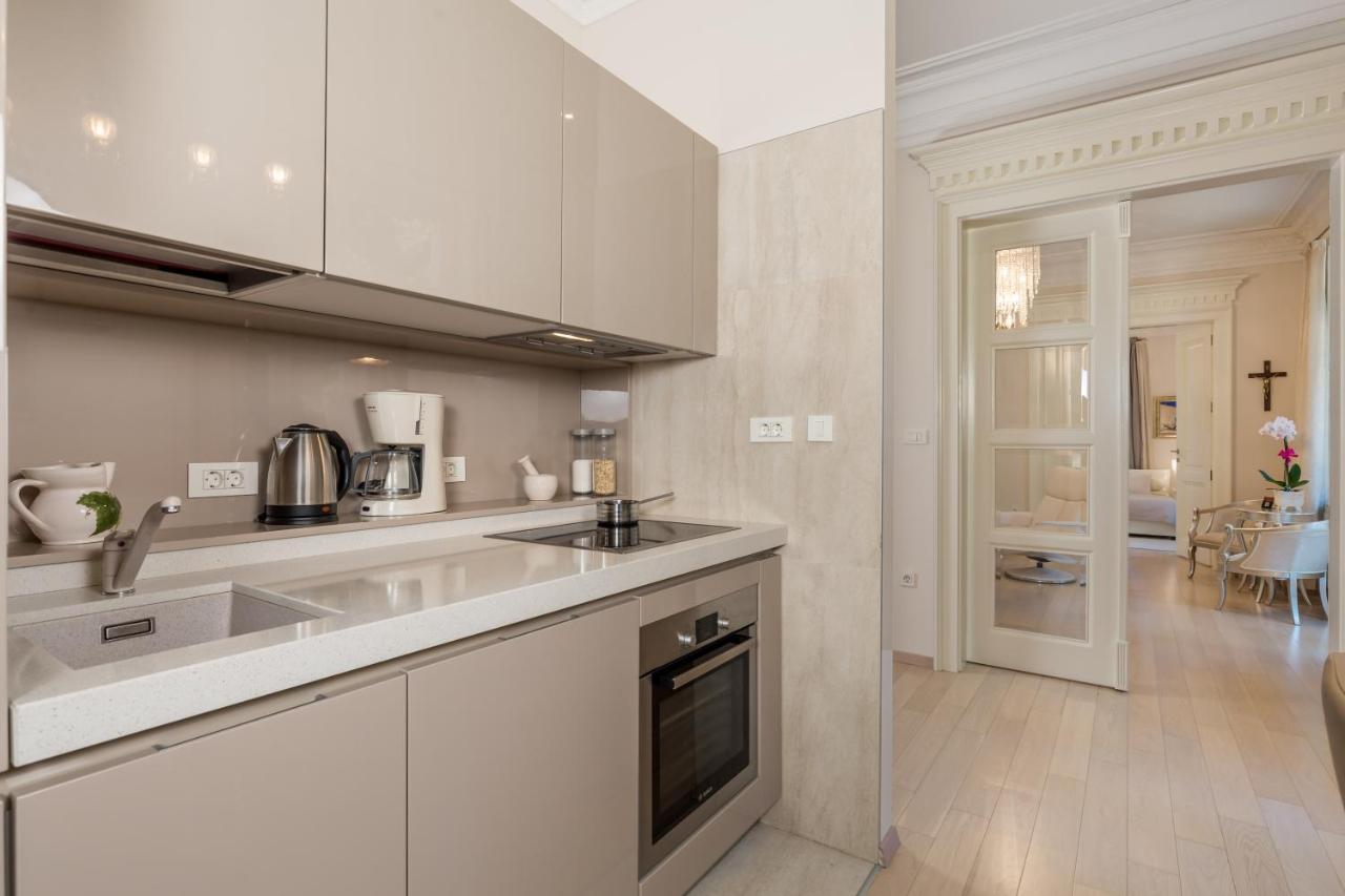 Villa Sokol Apartments Opatija Center Luaran gambar
