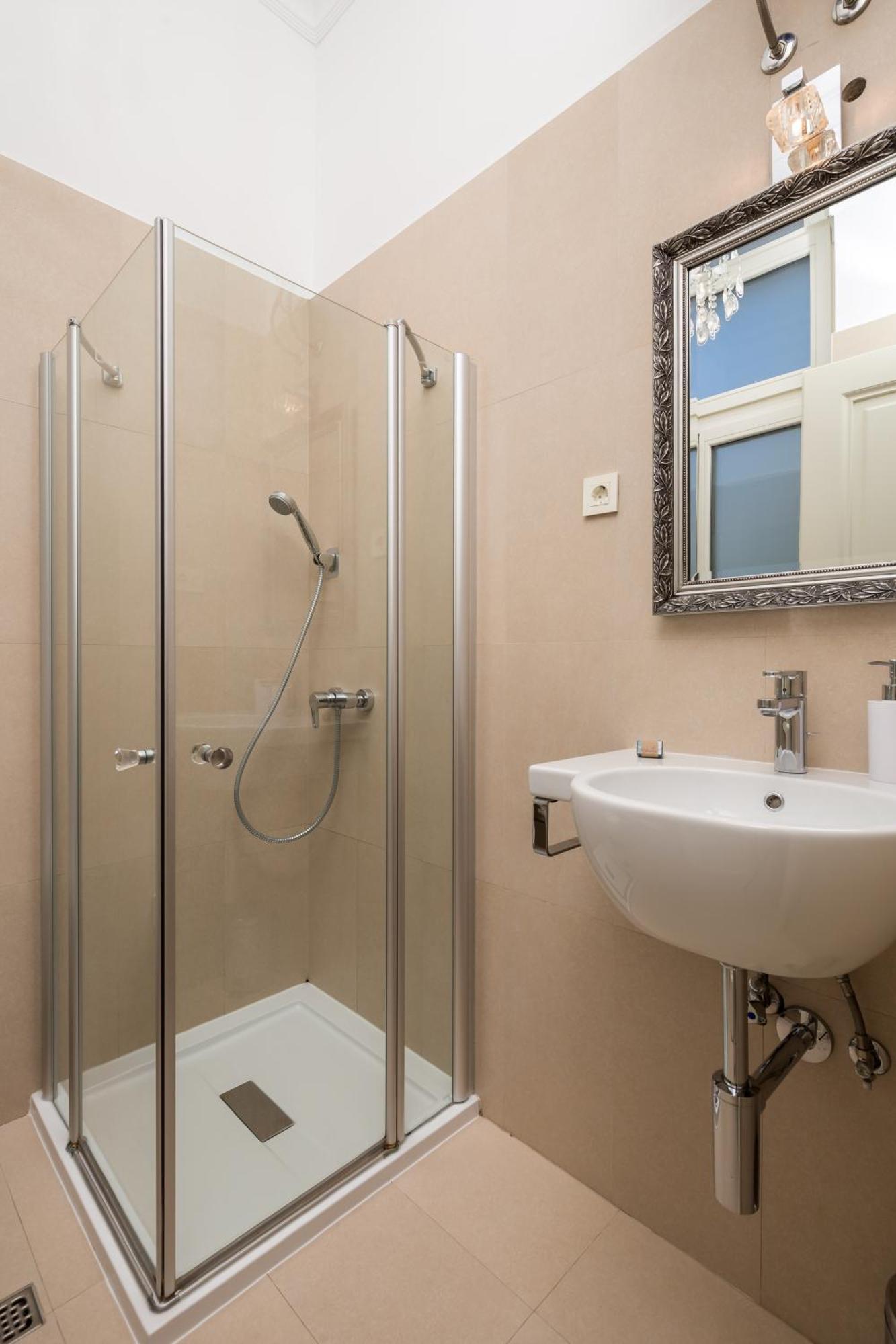 Villa Sokol Apartments Opatija Center Bilik gambar