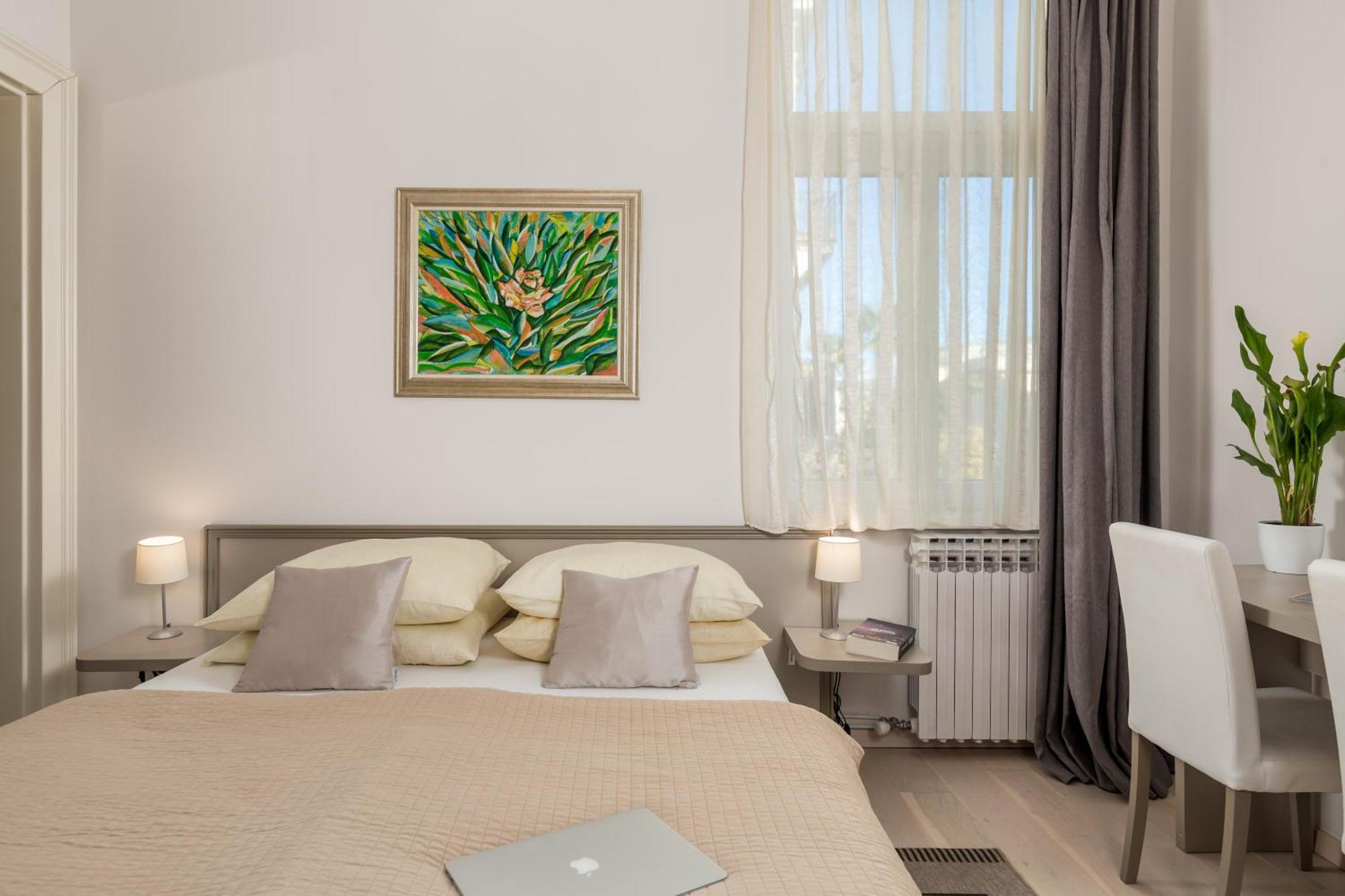 Villa Sokol Apartments Opatija Center Bilik gambar