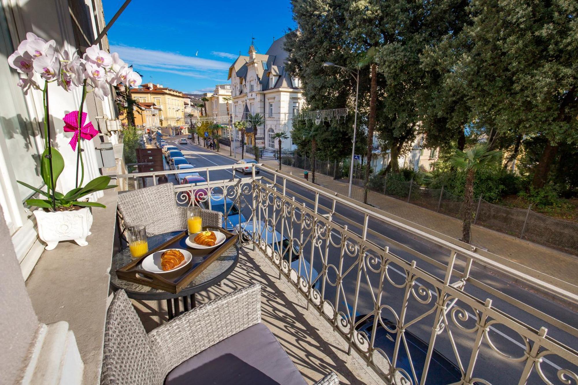 Villa Sokol Apartments Opatija Center Bilik gambar